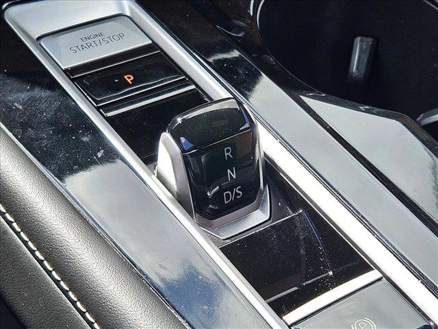 Used 2024 Volkswagen Atlas Cross Sport SEL R-Line image 9