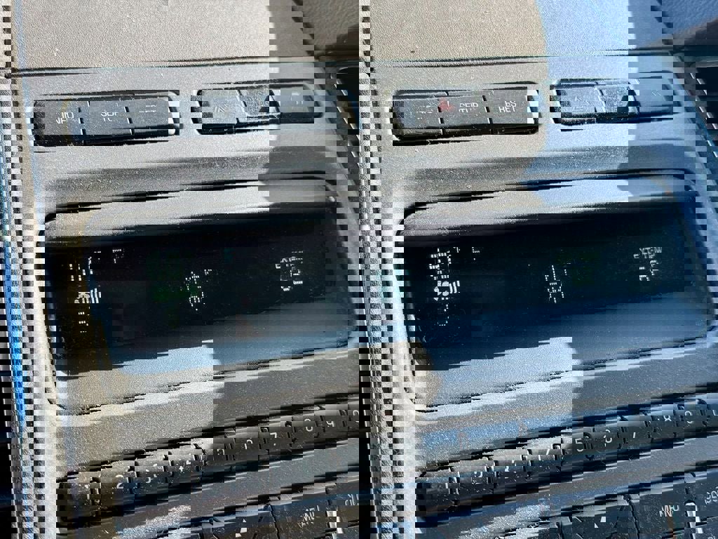 Used 2010 Ford Taurus SEL FWD image 21