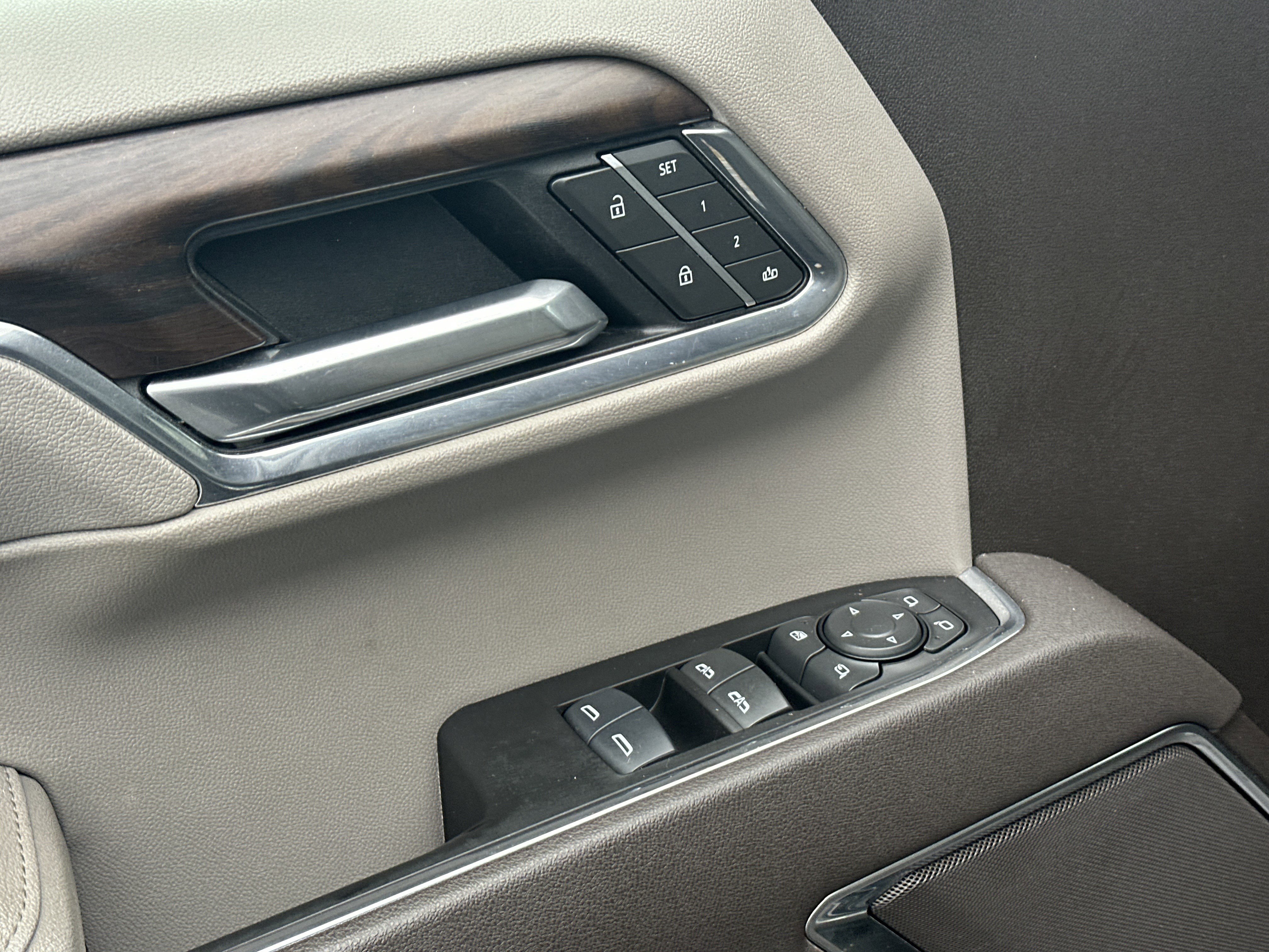 Certified 2025 GMC Sierra 1500 SLT image 12