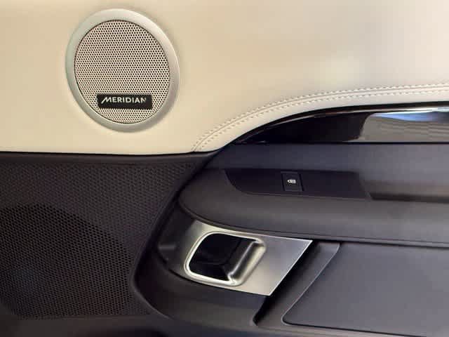New 2026 Land Rover Discovery S AWD/4WD image 31