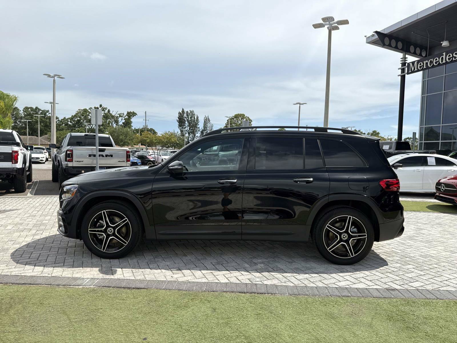 New 2026 Mercedes-Benz GLB 250 image 3