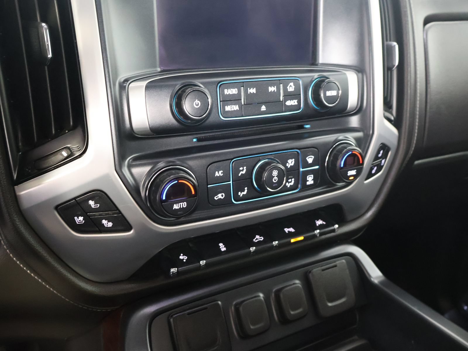 Used 2018 GMC Sierra 1500 SLT AWD/4WD image 36