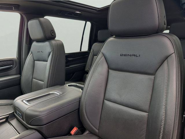 Used 2024 GMC Yukon XL Denali AWD/4WD image 19