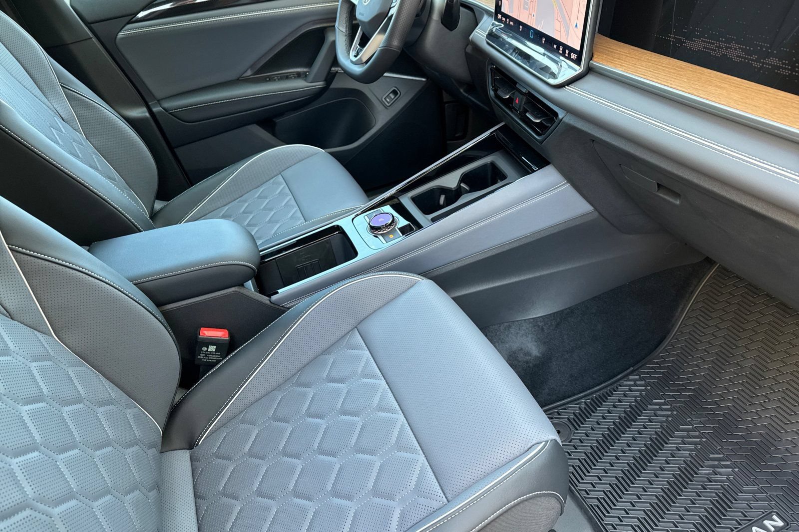 New 2026 Volkswagen Tiguan SEL R-Line AWD/4WD image 16