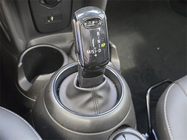 Used 2021 MINI Cooper 4-Door Hardtop image 26