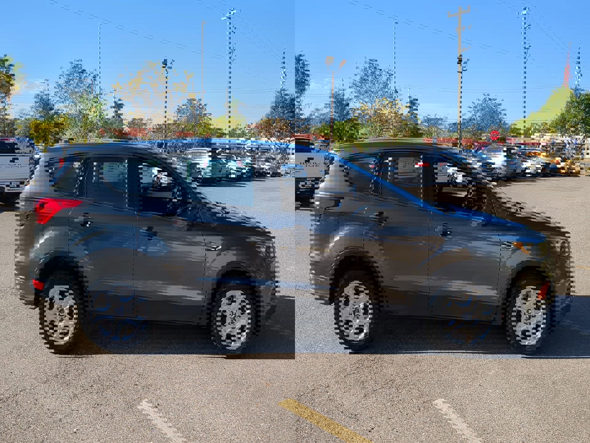 Used 2019 Ford Escape S image 5