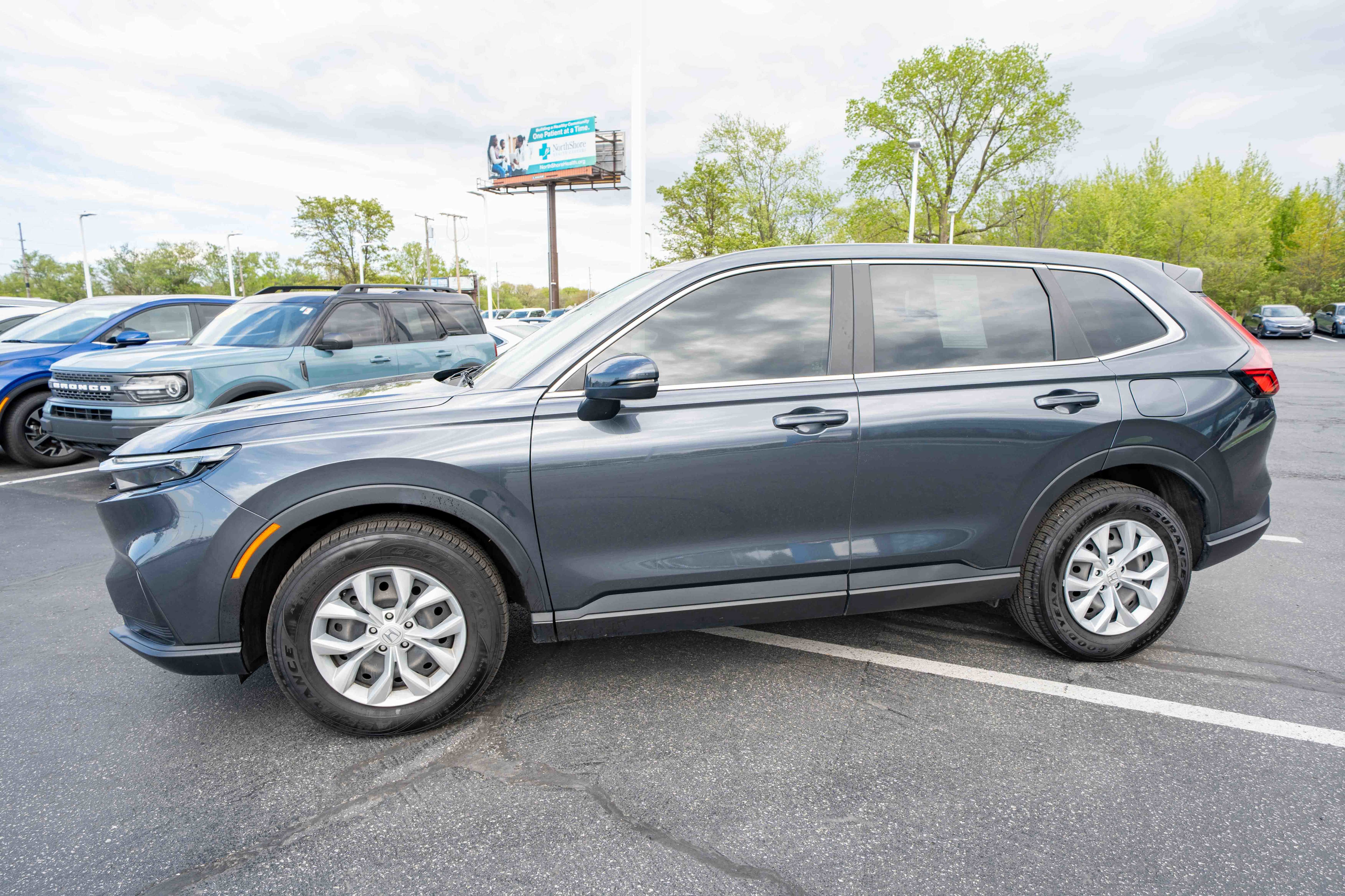 Used 2023 Honda CR-V LX image 3