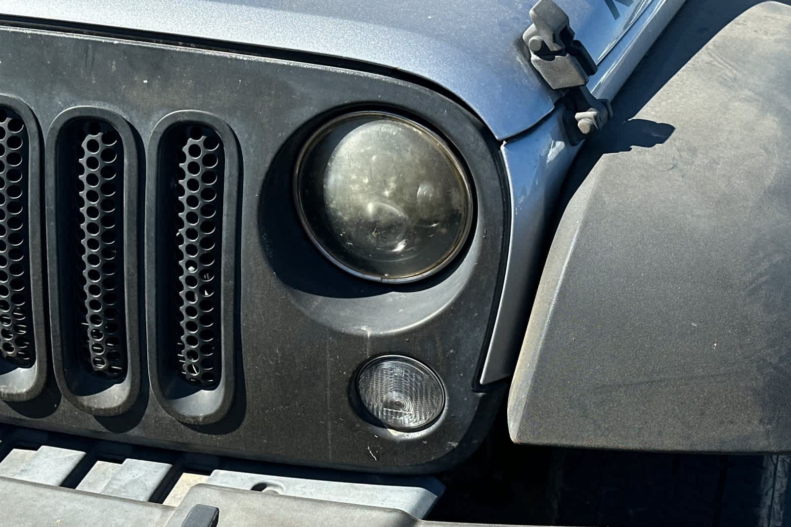 Used 2015 Jeep Wrangler Unlimited Rubicon w/ Connectivity Group AWD/4WD image 11