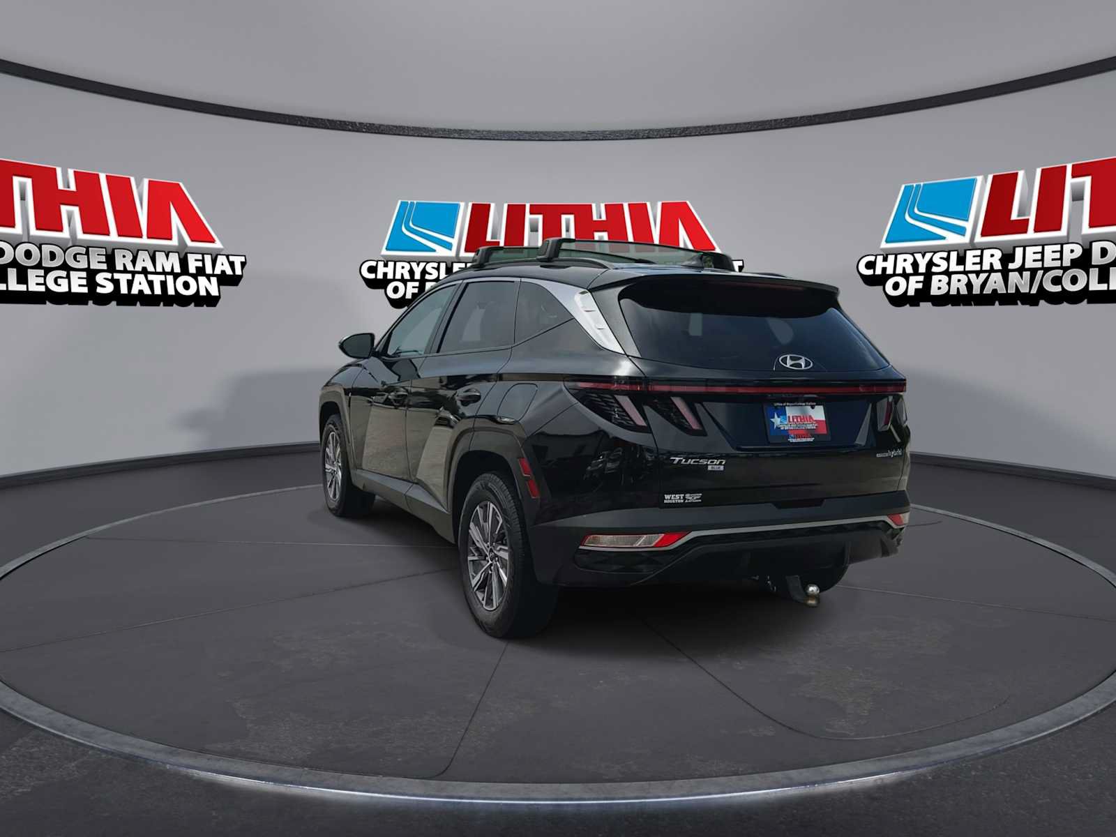 Used 2022 Hyundai Tucson Blue w/ Cargo Package AWD/4WD image 6
