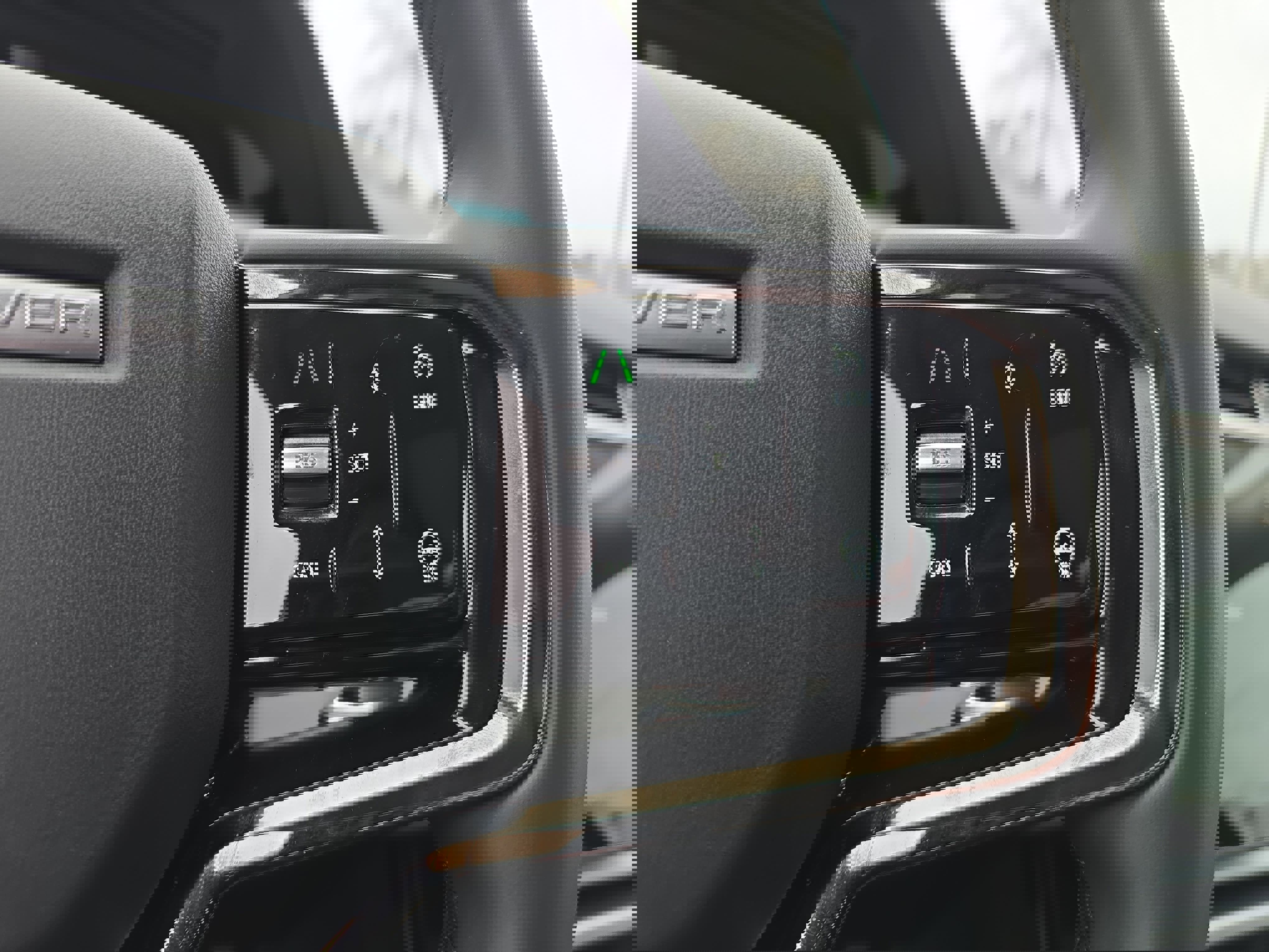 Used 2025 Land Rover Range Rover Evoque S image 18