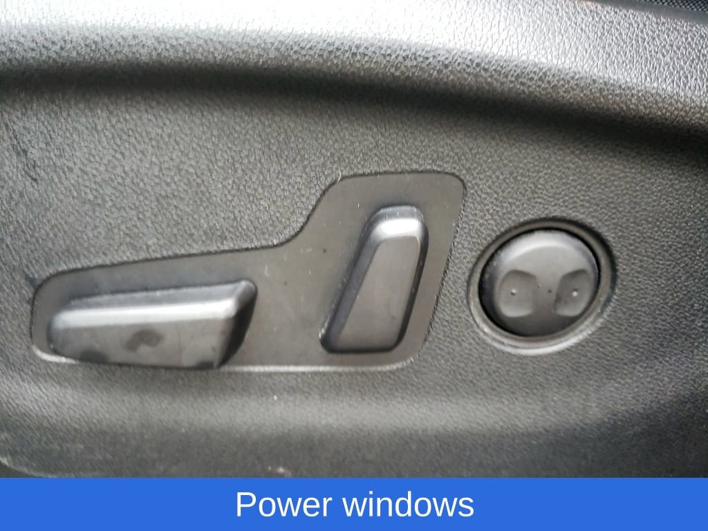 Used 2017 Kia Sorento LX w/ LX Convenience Package image 16