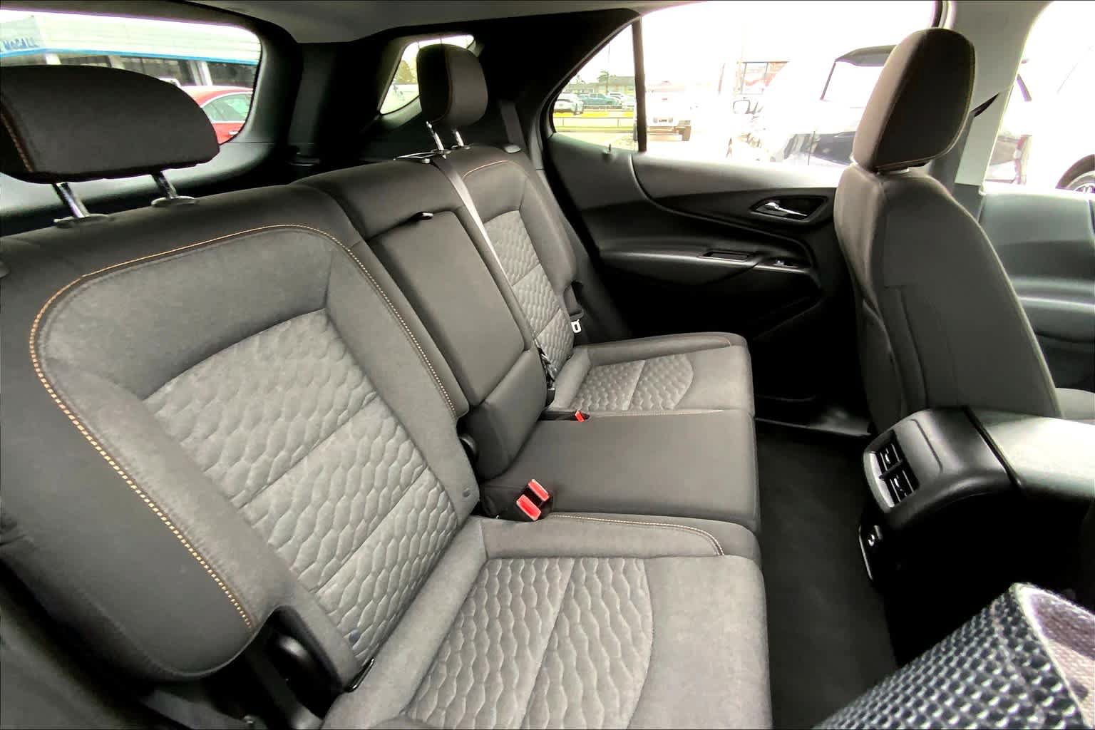 Used 2019 Chevrolet Equinox LT w/ Driver Convenience Package FWD image 17