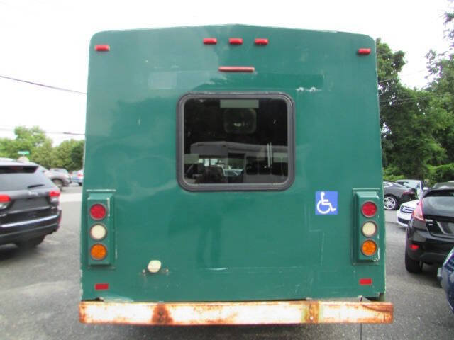 Used 2013 Ford E-450 and Econoline 450 Super Duty w/ Shuttle Bus Prep Pkg RWD image 5