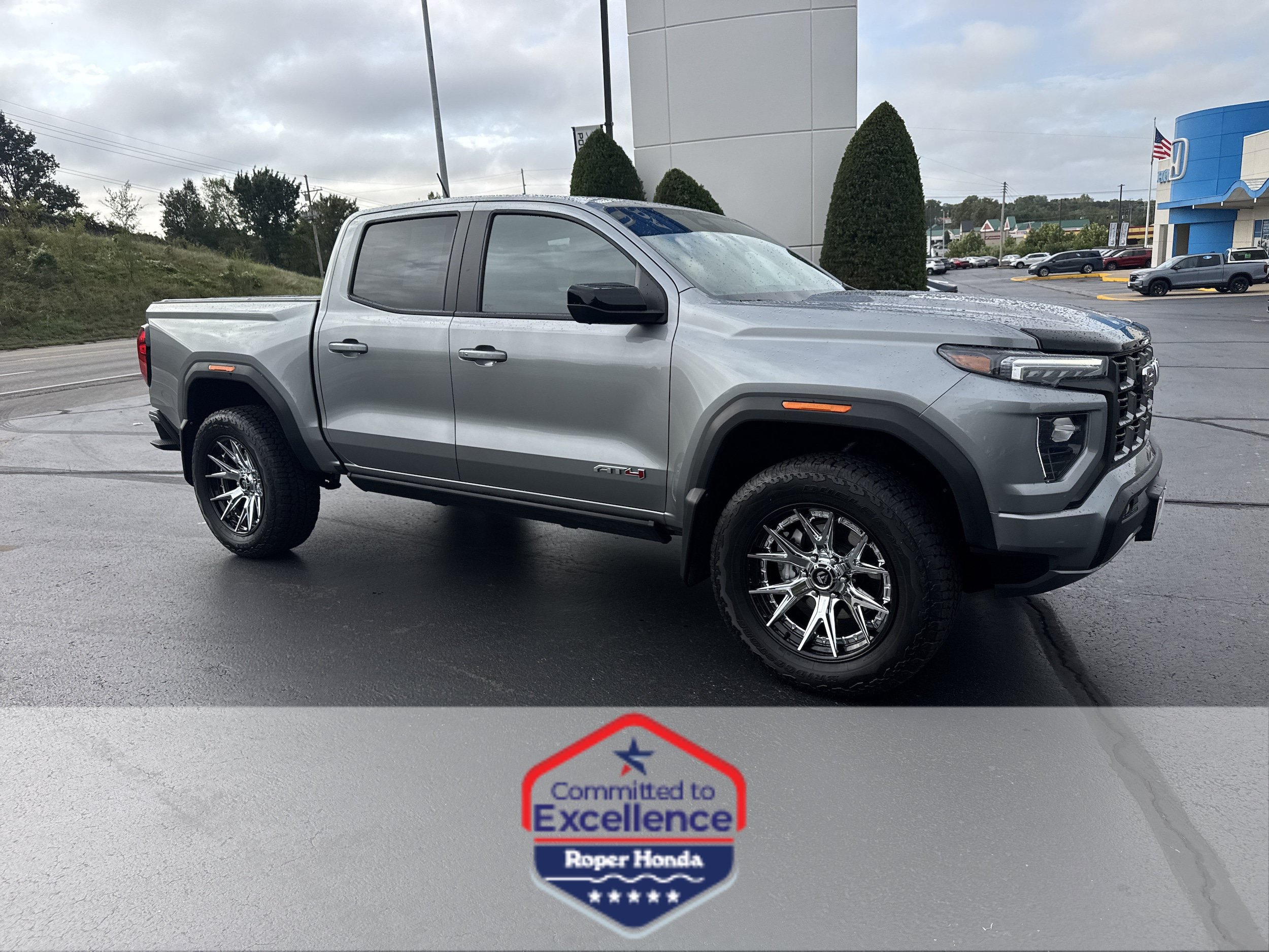 Used 2024 GMC Canyon AT4 w/ Technology Package AWD/4WD image 1