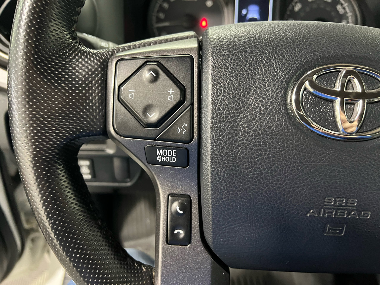 Used 2016 Toyota Tacoma TRD Off-Road image 32