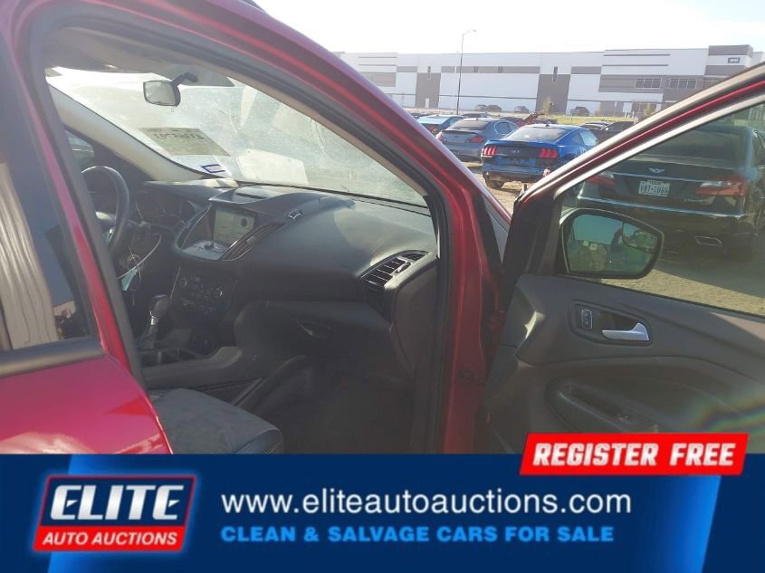 Used 2018 Ford Escape SE w/ SE Sport Appearance Package image 9