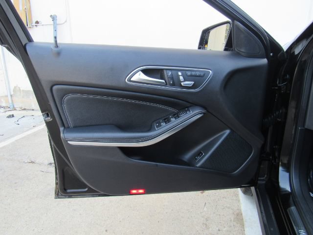 Used 2020 Mercedes-Benz GLA 250 w/ Premium Package image 15