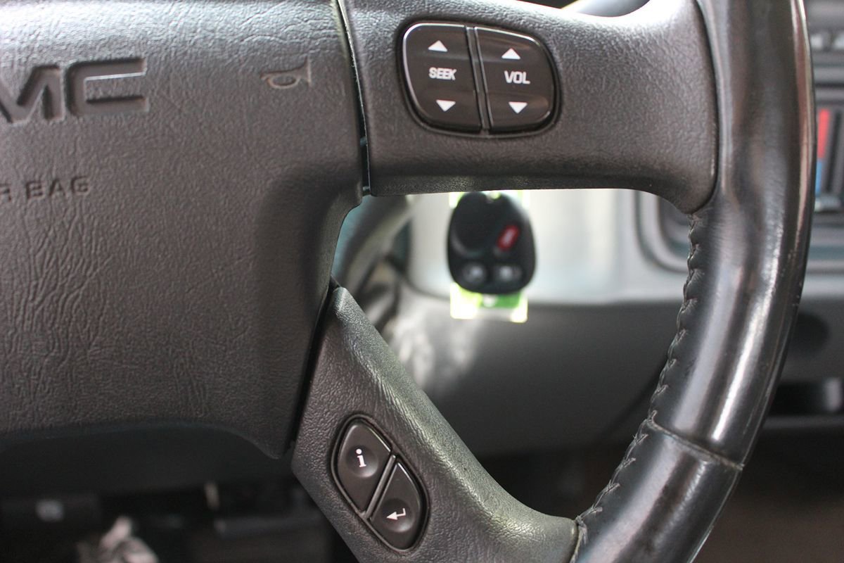 Used 2005 GMC Sierra 2500 SLE w/ Heavy-Duty Power Package AWD/4WD image 21