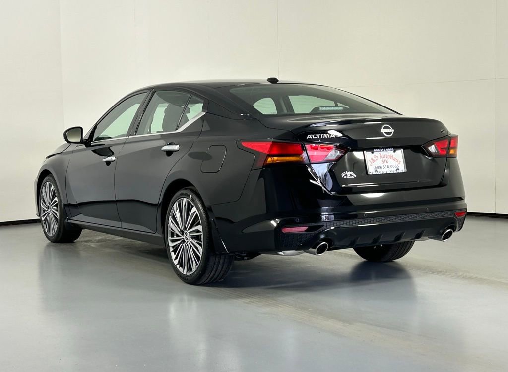 Used 2025 Nissan Altima 2.5 SL FWD image 5