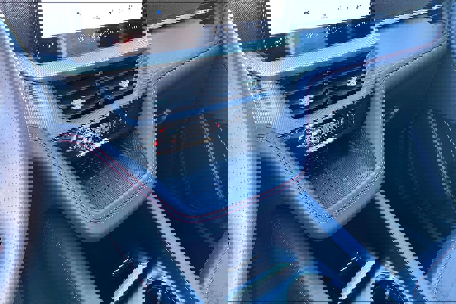 Used 2025 Ford Explorer ST-Line w/ Premium Package image 37