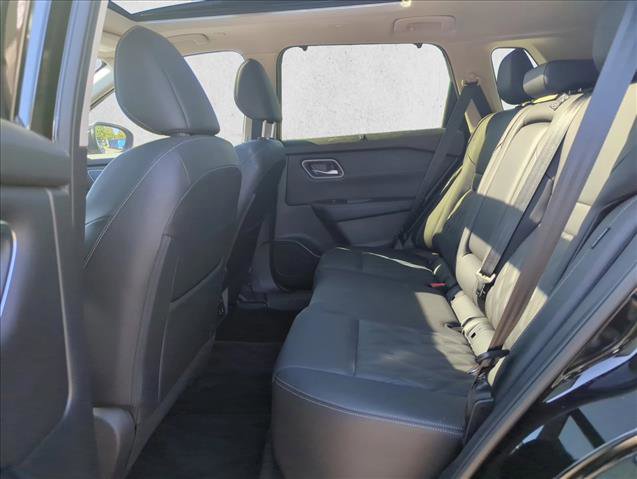 Used 2025 Nissan Rogue Platinum w/ Tech Package image 21