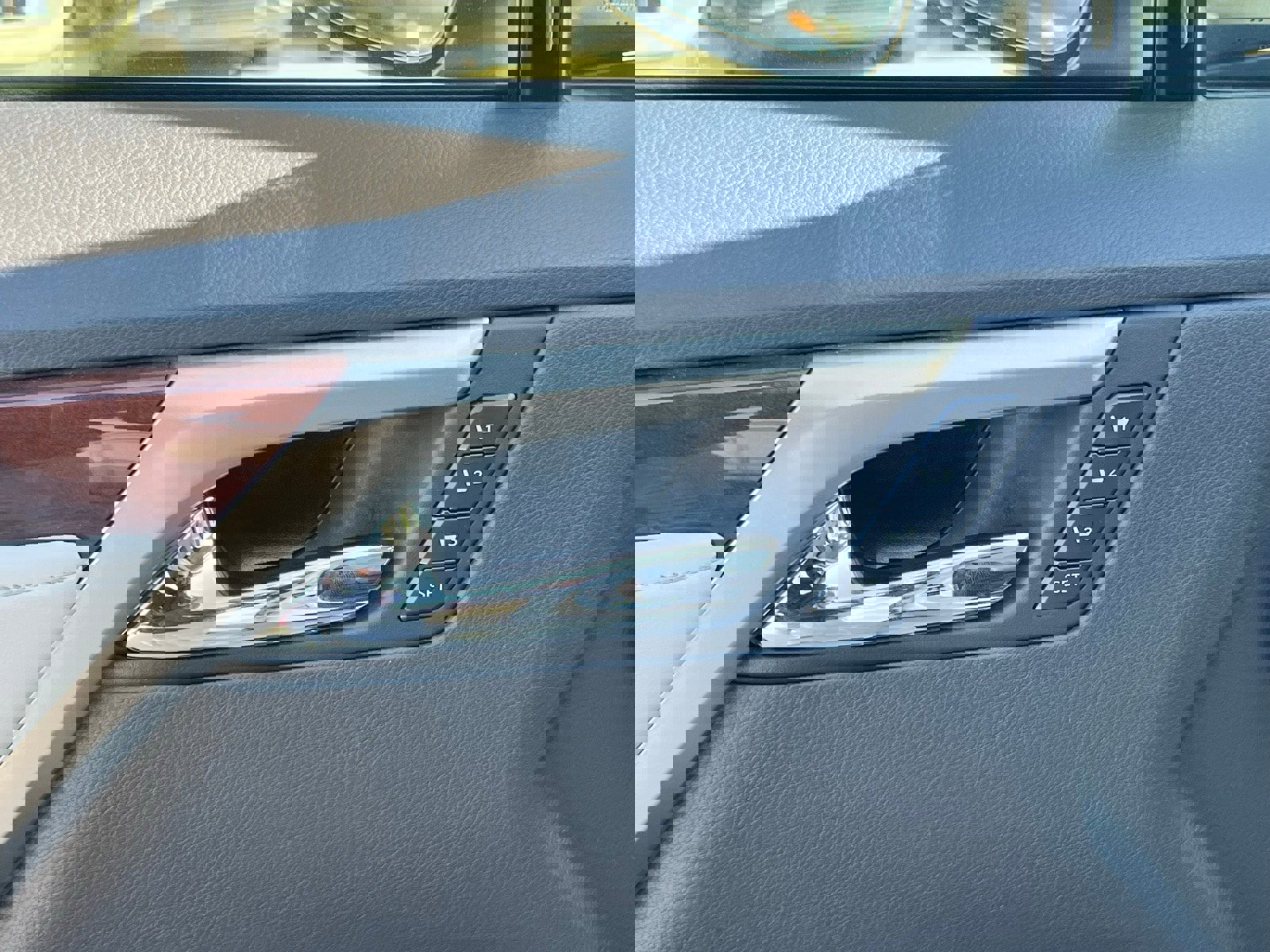 Used 2016 Lexus RX 450h AWD image 25