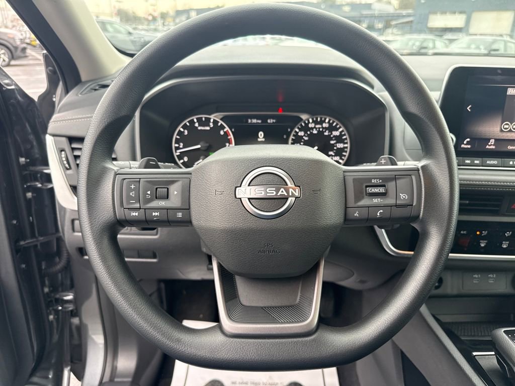 Used 2025 Nissan Rogue S image 15