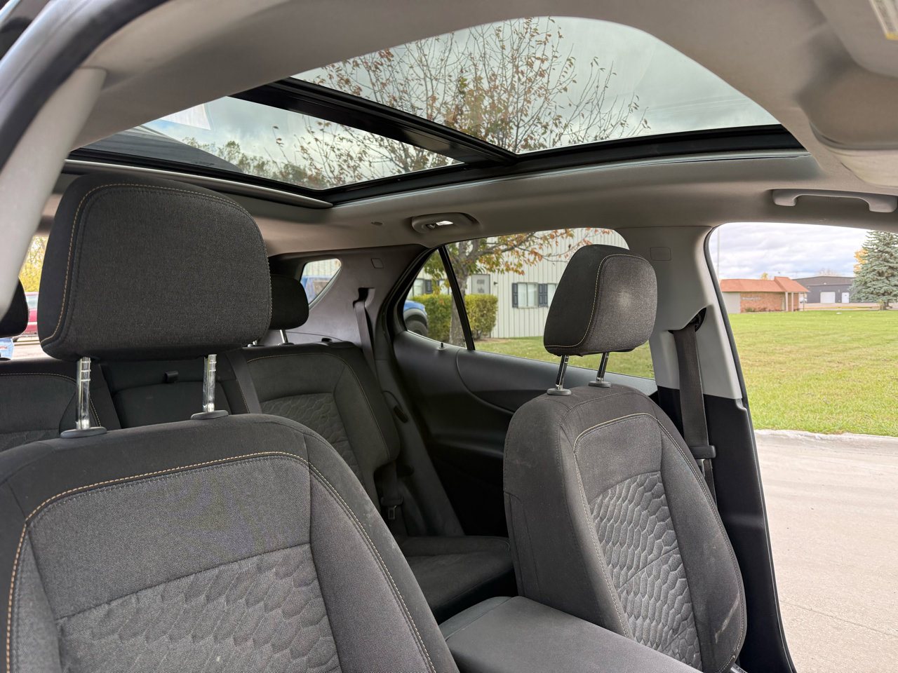 Used 2018 Chevrolet Equinox LT w/ Sun & Infotainment Package image 24