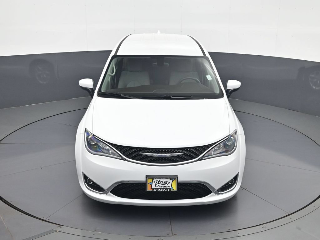 Used 2017 Chrysler Pacifica Touring Plus w/ Tire & Wheel Group FWD image 16