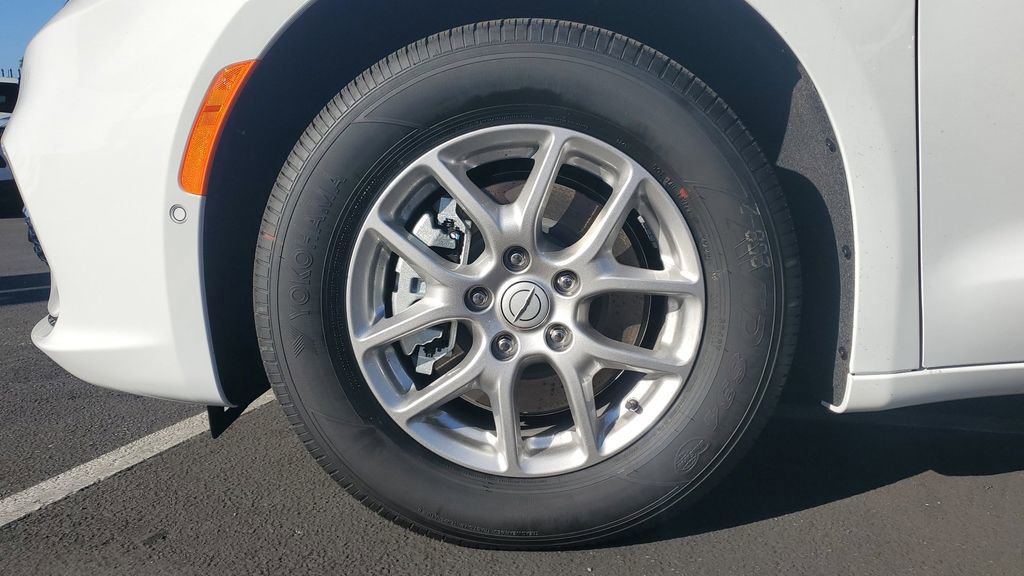 New 2026 Chrysler Pacifica Select image 7