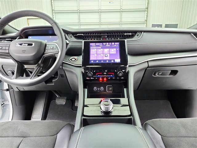 Used 2025 Jeep Grand Cherokee L Altitude image 25