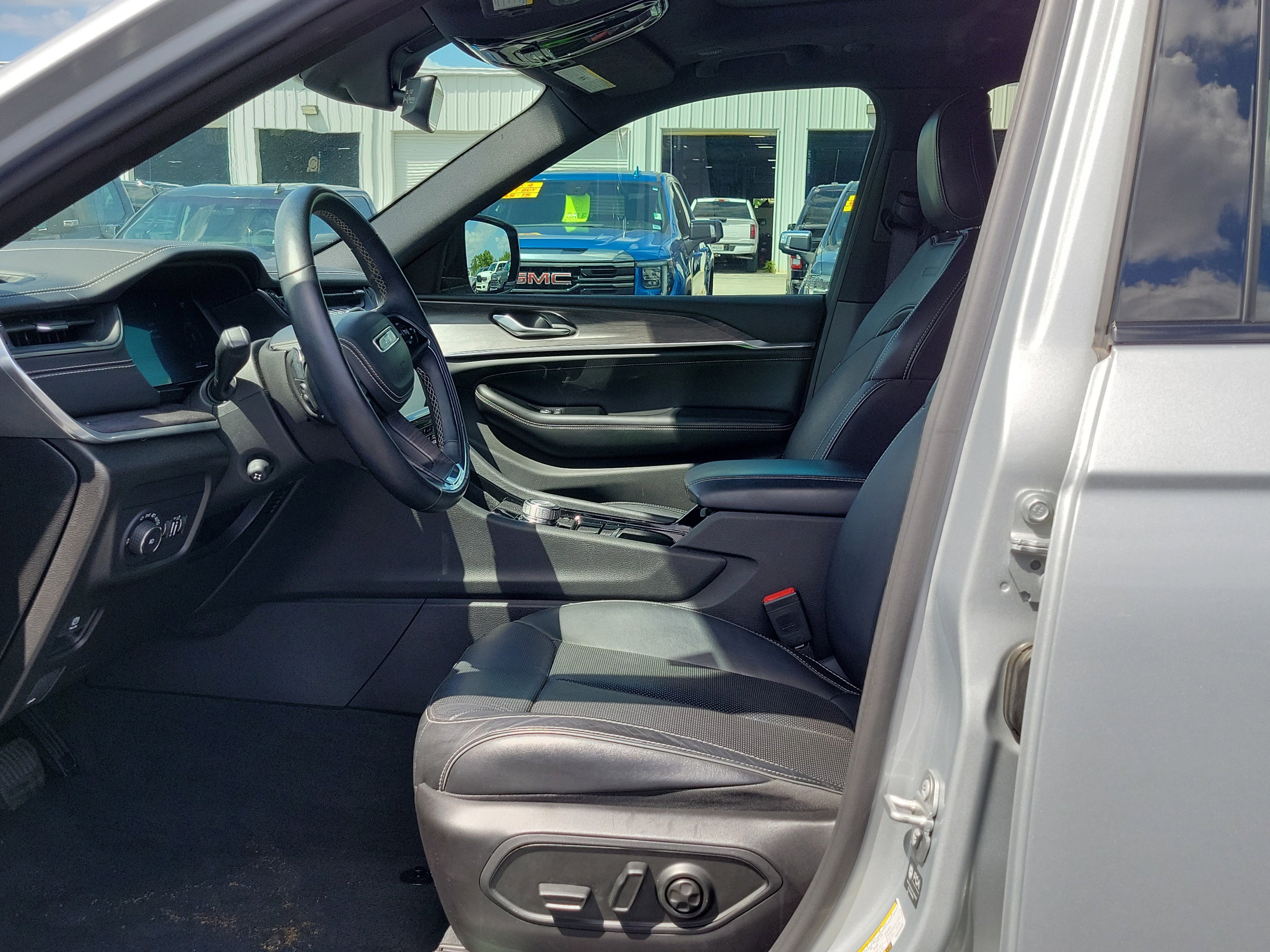 Used 2022 Jeep Grand Cherokee L Overland image 21