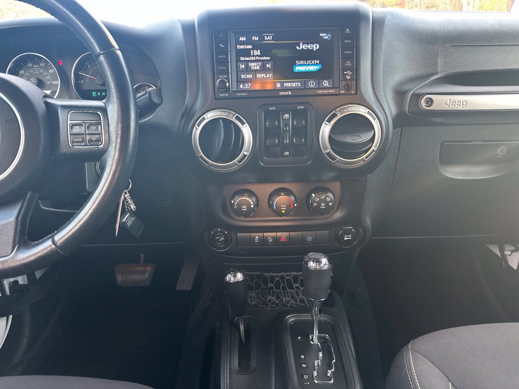Used 2017 Jeep Wrangler Unlimited Sahara w/ Connectivity Group AWD/4WD image 21