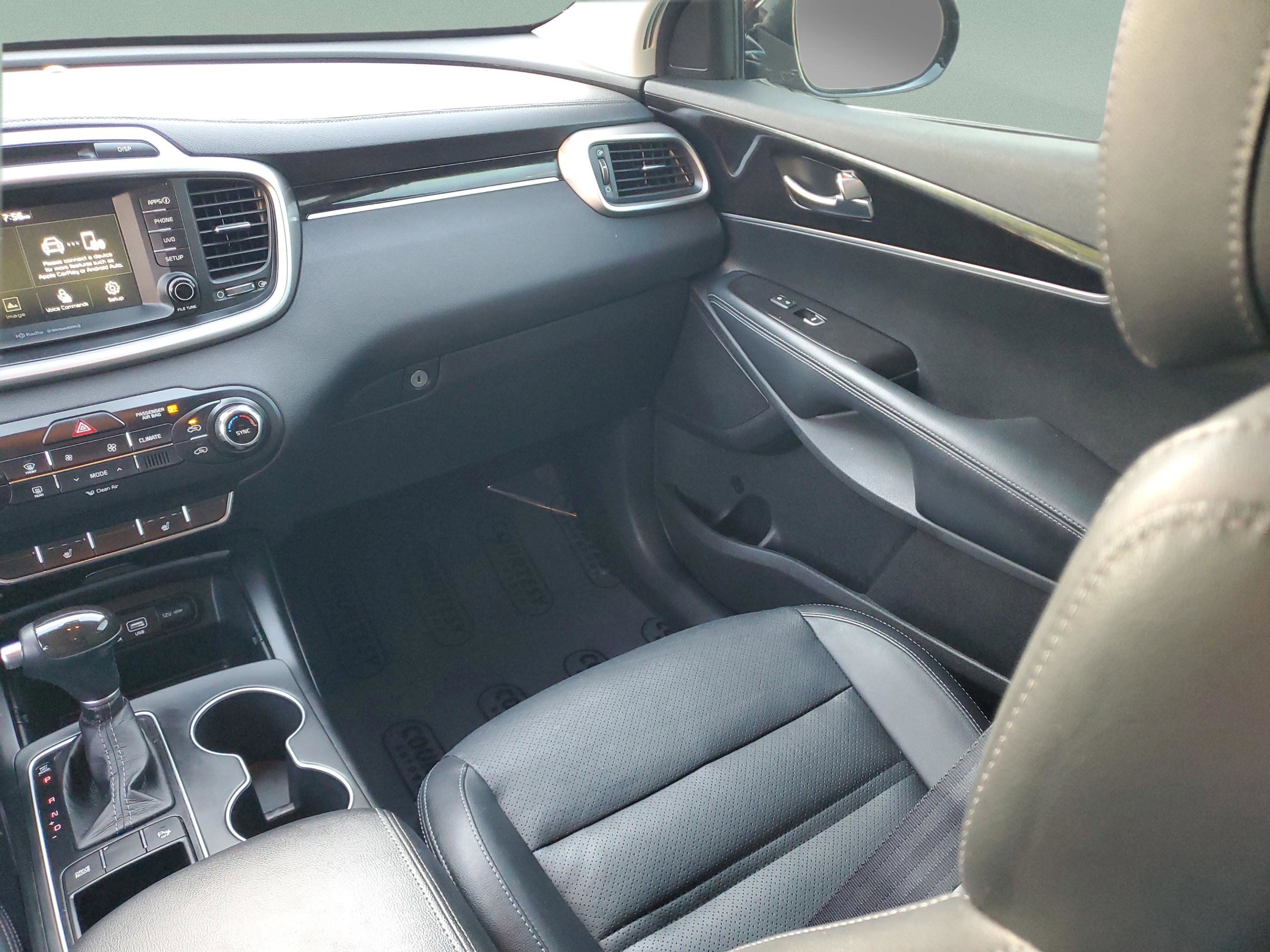 Used 2017 Kia Sorento LX image 12