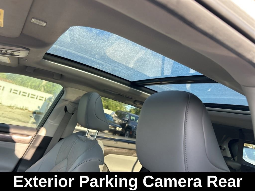 Used 2024 Toyota Highlander Platinum FWD image 11