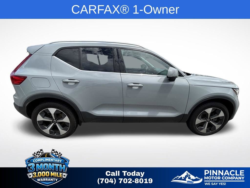 Used 2024 Volvo XC40 B5 Plus AWD/4WD image 3