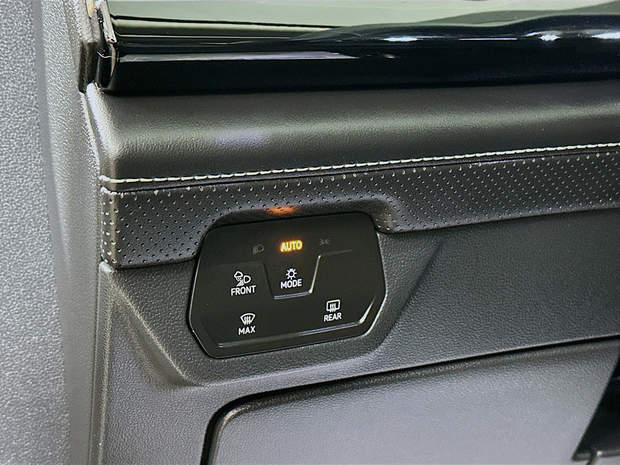 Used 2024 Volkswagen Atlas SE image 10