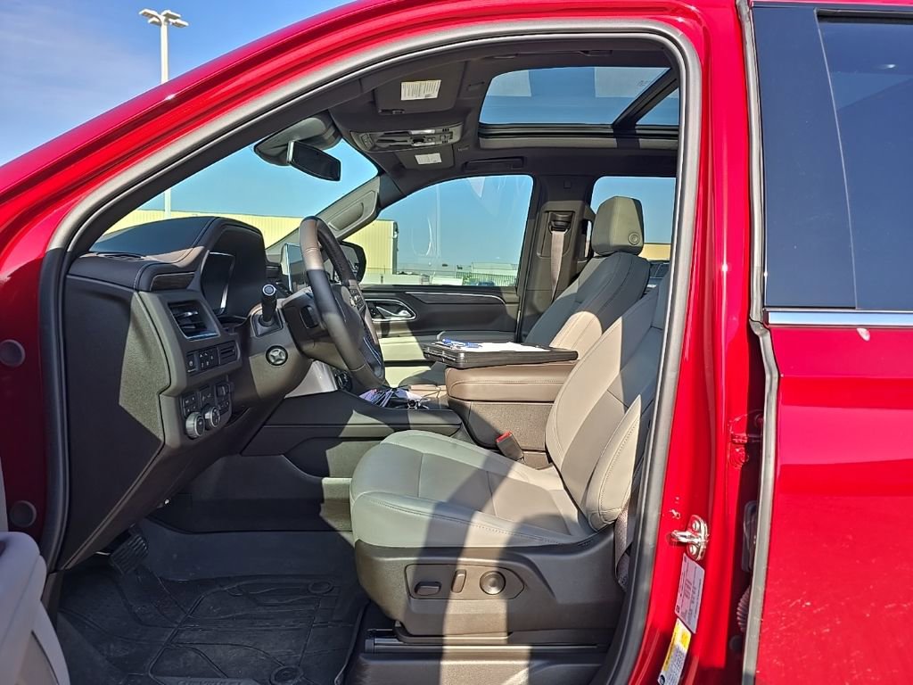 Used 2024 Chevrolet Suburban LT w/ Luxury Package AWD/4WD image 12