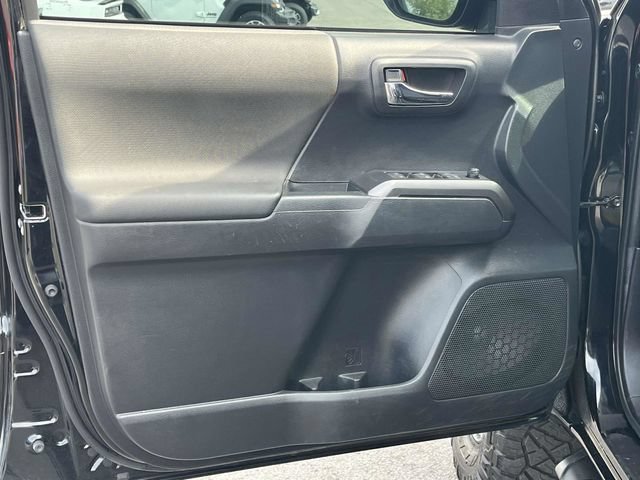 Used 2022 Toyota Tacoma TRD Off-Road AWD/4WD image 14