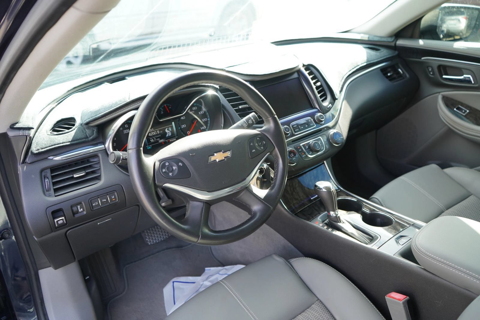 Used 2015 Chevrolet Impala LT w/ Convenience Package FWD image 8