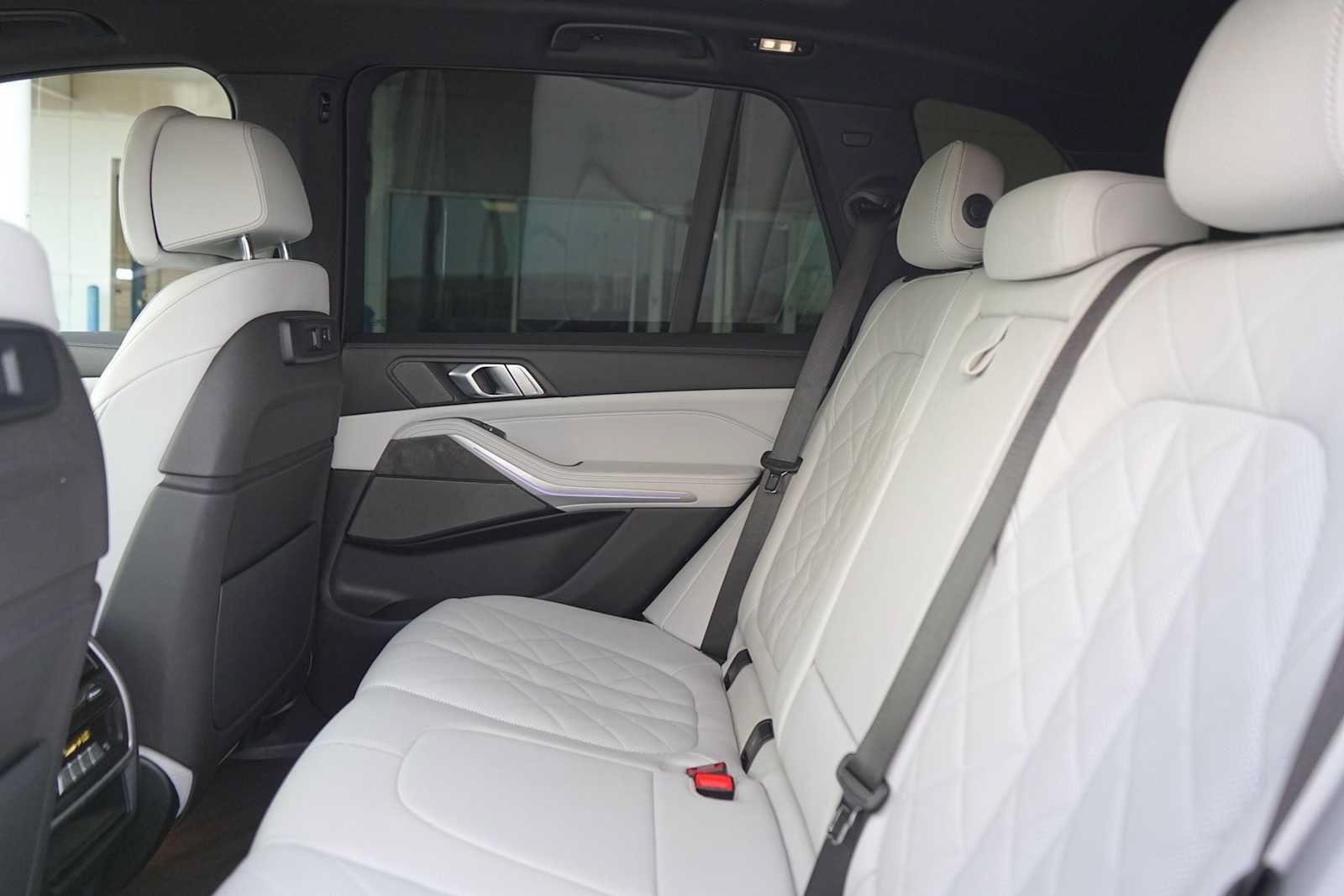 Used 2023 BMW X5 M50i w/ Parking Assistance Package AWD/4WD image 14