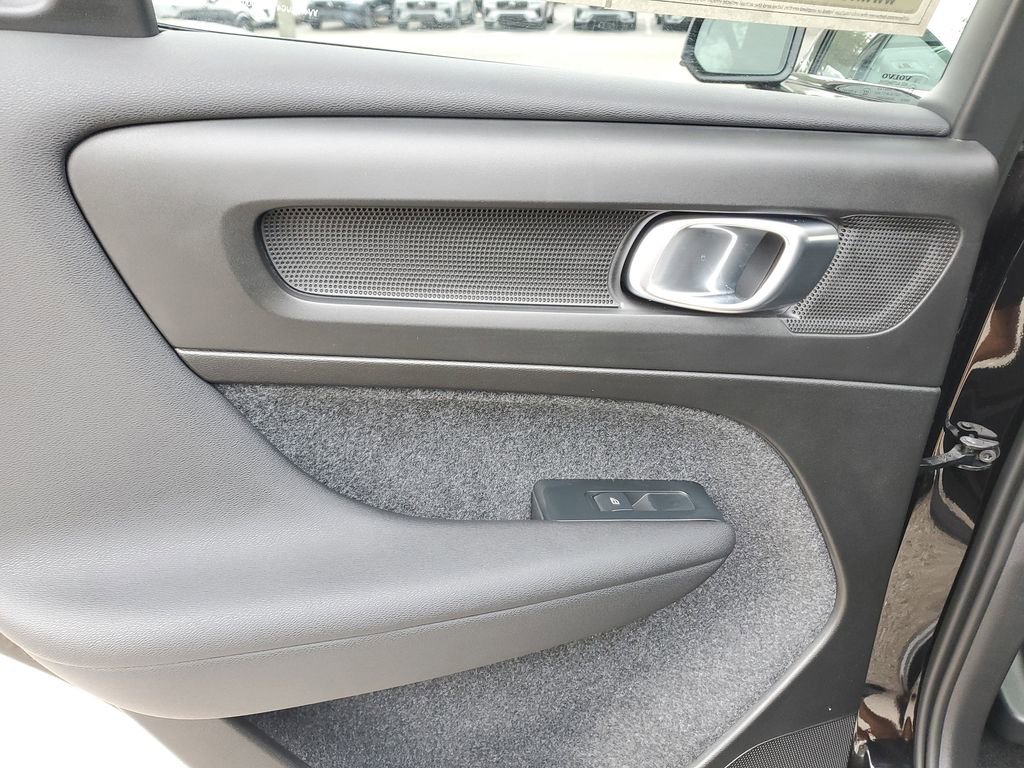 Certified 2026 Volvo XC40 B4 Plus w/ Protection Package Premier image 13