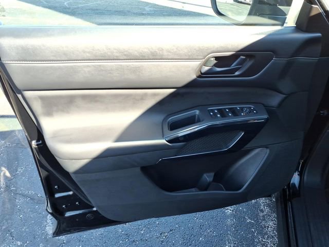 Used 2025 Nissan Pathfinder S w/ Cargo Package image 21