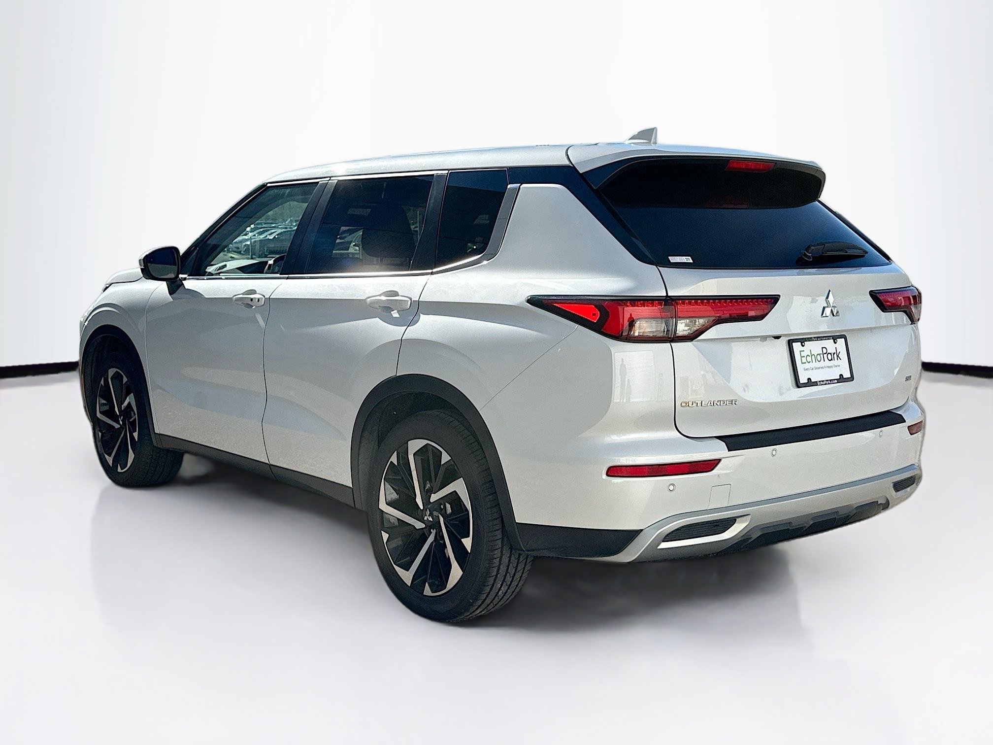 Used 2024 Mitsubishi Outlander SE image 5