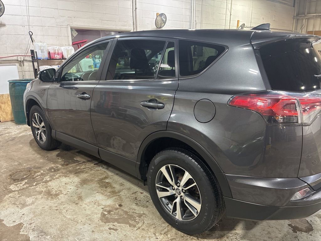 Used 2018 Toyota RAV4 XLE w/ All Weather Liner Package image 4