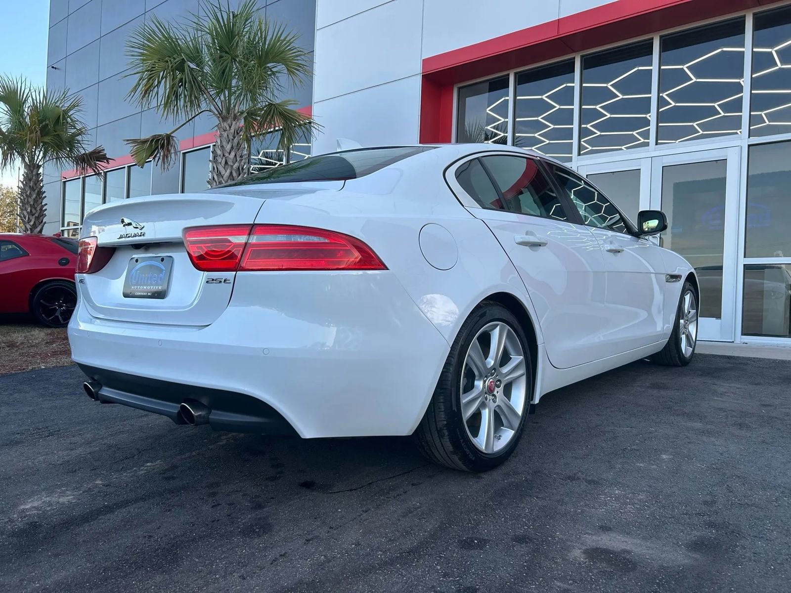 Used 2017 Jaguar XE Premium image 4