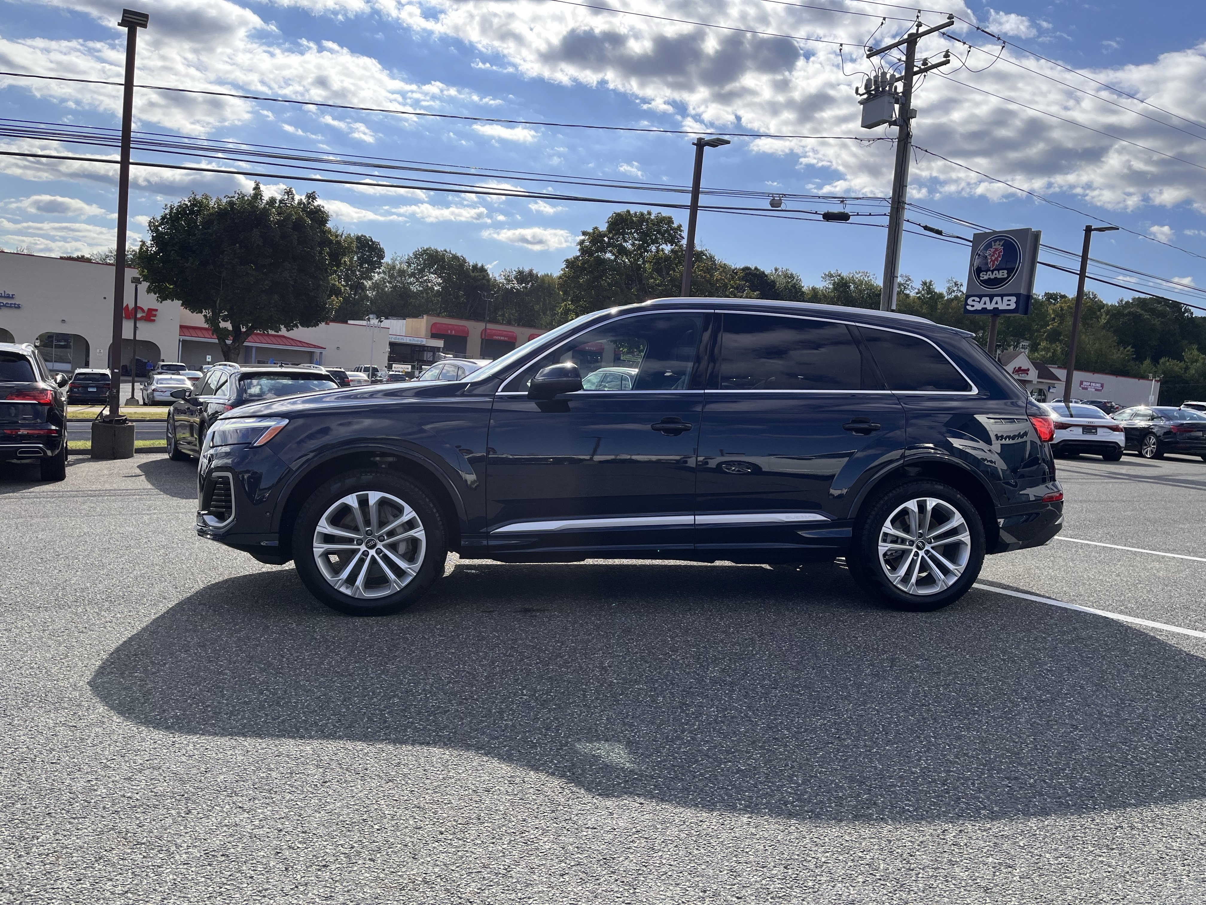Certified 2025 Audi Q7 3.0T Premium AWD/4WD image 4