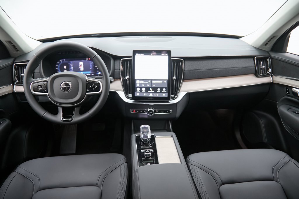 Used 2025 Volvo XC90 B6 Core w/ Protection Package image 24