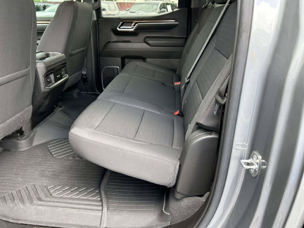 Used 2023 Chevrolet Silverado 1500 RST AWD/4WD image 4