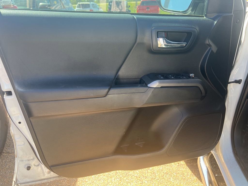 Used 2017 Toyota Tacoma TRD Off-Road w/ Tow Package (A/T) image 20